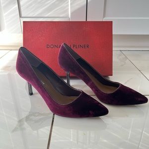 Women’s Donald J Pliner chianti velvet heels size 8.